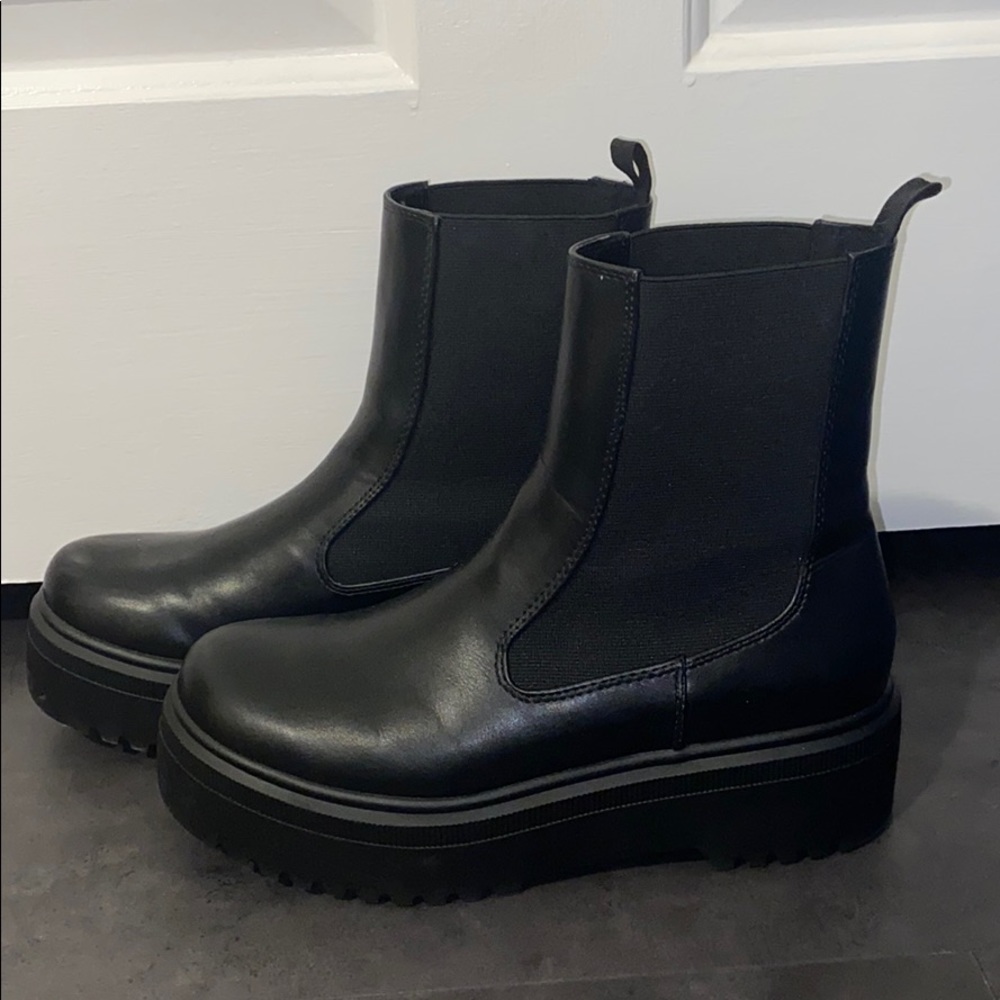 Black Leather Rubber Chelsea Boot Bootie